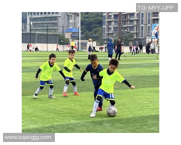 深圳足球队在城市联赛中以97分高居榜首展现强劲实力 深圳足球队在城市联赛中以97分高居榜首展现强劲实力